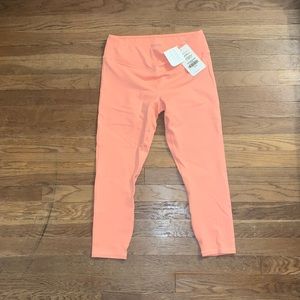 NWT Fabletics Mid-Rise Power hold Capri